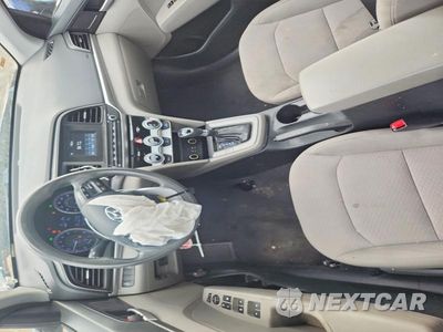 Zdjęcie 8 z 13 samochodu: 2019 HYUNDAI ELANTRA SE VIN:5NPD74LF9KH483448 - miniatura