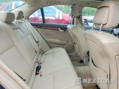 Zdjęcie 10 z 13 samochodu: 2011 MERCEDES-BENZ C 300 4MATIC VIN:WDDGF8BB5BR169770 - miniatura