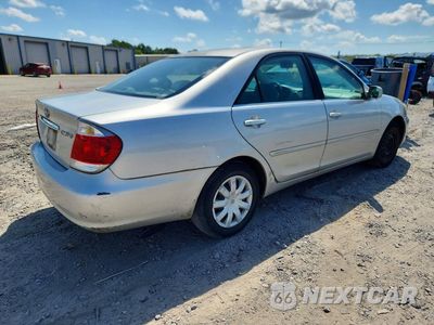 Trzecie zdjęcie samochodu z tyłu: 2005 TOYOTA CAMRY LE VIN:4T1BE32K75U585553 - miniatura