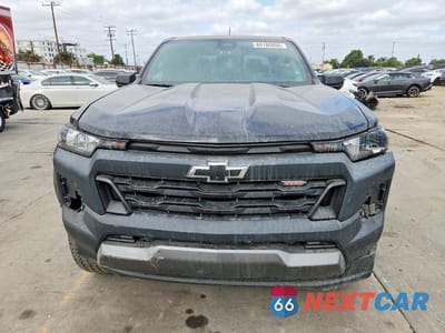 Piąte zdjęcie samochodu w środku: 2023 CHEVROLET COLORADO TRAIL BOSS VIN:1GCPTEEK6P1133170 - miniatura
