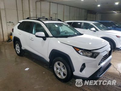 Czwarte zdjęcie samochodu z boku: 2021 TOYOTA RAV4 XLE VIN:2T3P1RFV4MW246361 - miniatura