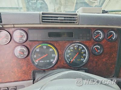 Zdjęcie 9 z 14 samochodu: 2006 FREIGHTLINER CST120 SEMI TRUCK VIN:1FUJBBCK86LU40264 - miniatura