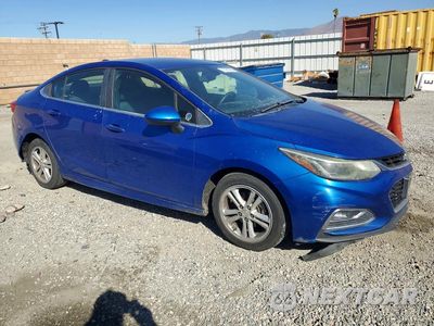 Czwarte zdjęcie samochodu z boku: 2018 CHEVROLET CRUZE LT VIN:1G1BE5SM3J7141105 - miniatura