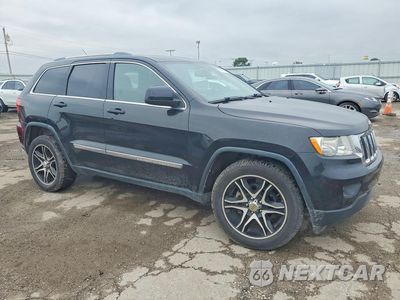Czwarte zdjęcie samochodu z boku: 2012 JEEP GRAND CHEROKEE LAREDO VIN:1C4RJFAG8CC246297 - miniatura