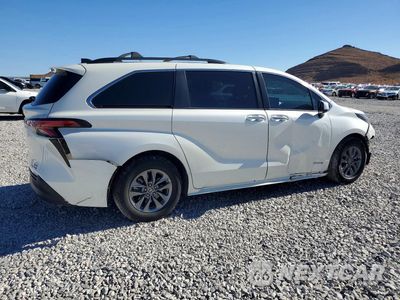 Trzecie zdjęcie samochodu z tyłu: 2021 TOYOTA SIENNA XLE VIN:5TDJRKEC7MS053564 - miniatura