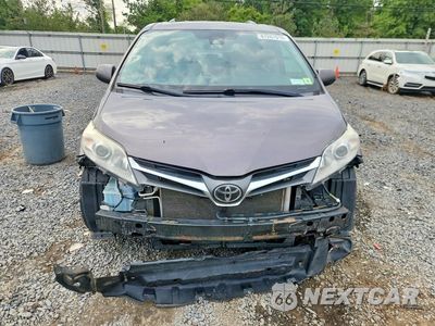 Piąte zdjęcie samochodu w środku: 2019 TOYOTA SIENNA XLE 8-PASSENGER VIN:5TDYZ3DC7KS006733 - miniatura
