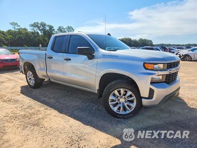 Czwarte zdjęcie samochodu z boku: 2020 CHEVROLET SILVERADO C1500 CUSTOM VIN:1GCRWBEH4LZ320633 - miniatura