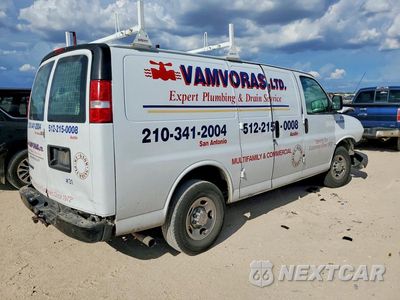 Trzecie zdjęcie samochodu z tyłu: 2018 CHEVROLET EXPRESS G2500 VIN:1GCWGAFG2J1339578 - miniatura