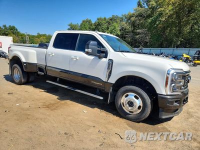 Czwarte zdjęcie samochodu z boku: 2024 FORD F350 SUPER DUTY VIN:1FT8W3DT9REC29929 - miniatura