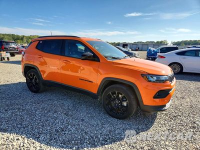Czwarte zdjęcie samochodu z boku: 2026 JEEP COMPASS LATITUDE VIN:3C4NJDBN6TT179106 - miniatura