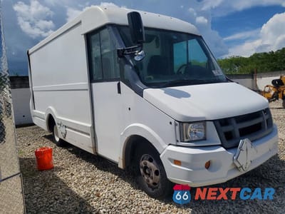 Czwarte zdjęcie samochodu z boku: 2013 ISUZU NPR HD DELIVERY VAN VIN:JALB4T177D7W01816 - miniatura