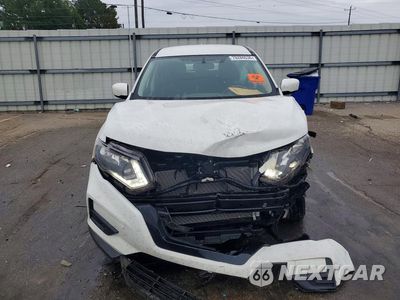 Piąte zdjęcie samochodu w środku: 2017 NISSAN ROGUE S VIN:KNMAT2MT8HP596246 - miniatura