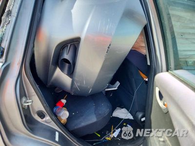 Zdjęcie 10 z 12 samochodu: 2010 HONDA FIT SPORT VIN:JHMGE8H46AS027696 - miniatura