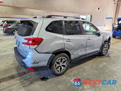 Trzecie zdjęcie samochodu z tyłu: 2020 SUBARU FORESTER PREMIUM VIN:JF2SKAGC6LH604717 - miniatura
