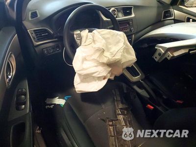 Zdjęcie 8 z 12 samochodu: 2015 NISSAN SENTRA S VIN:3N1AB7AP2FY363520 - miniatura