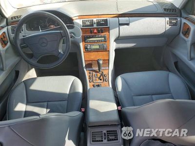 Zdjęcie 8 z 12 samochodu: 1999 MERCEDES-BENZ E 320 VIN:WDBJF65H8XA773127 - miniatura