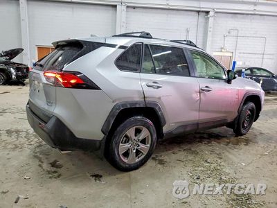 Trzecie zdjęcie samochodu z tyłu: 2025 TOYOTA RAV4 HYBRID XLE VIN:JTMRWRFV8SJ085146 - miniatura