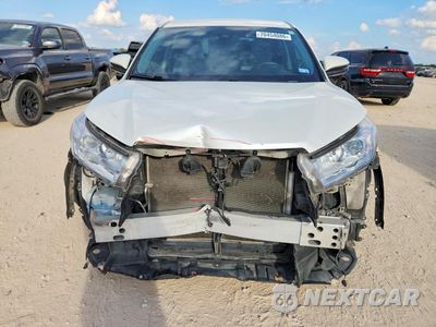 Piąte zdjęcie samochodu w środku: 2018 TOYOTA HIGHLANDER LE PLUS VIN:5TDZZRFH7JS276737 - miniatura