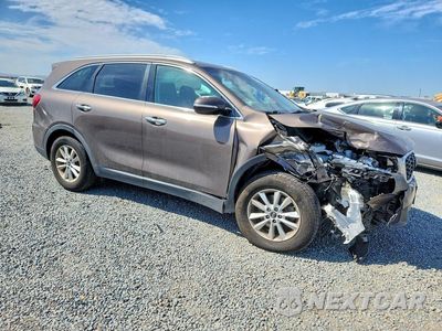 Czwarte zdjęcie samochodu z boku: 2019 KIA SORENTO LX VIN:5XYPG4A35KG439492 - miniatura