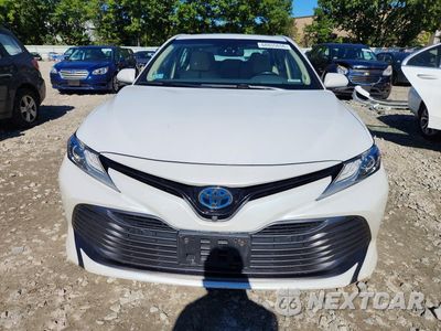 Piąte zdjęcie samochodu w środku: 2018 TOYOTA CAMRY HYBRID XLE VIN:4T1B21HKXJU003668 - miniatura