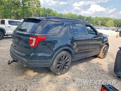 Trzecie zdjęcie samochodu z tyłu: 2018 FORD EXPLORER XLT VIN:1FM5K7D8XJGA62809 - miniatura