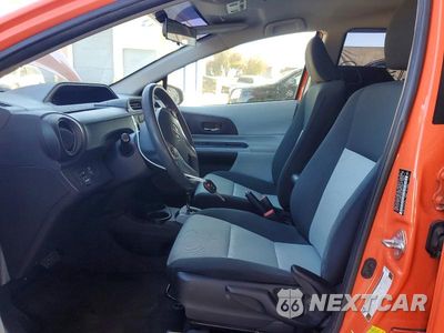 Zdjęcie 7 z 12 samochodu: 2013 TOYOTA PRIUS C TWO VIN:JTDKDTB38D1050313 - miniatura