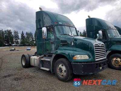 Czwarte zdjęcie samochodu z boku: 2018 MACK CXU612 SEMI TRUCK VIN:1M1AW01X7JM010629 - miniatura
