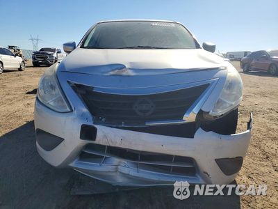 Piąte zdjęcie samochodu w środku: 2016 NISSAN VERSA 1.6 S VIN:3N1CN7AP3GL844729 - miniatura