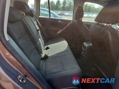 Zdjęcie 11 z 13 samochodu: 2010 VOLKSWAGEN TIGUAN S VIN:WVGAV7AX6AW511832 - miniatura