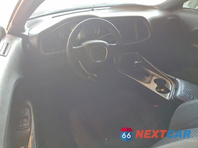 Zdjęcie 8 z 12 samochodu: 2016 DODGE CHALLENGER SXT VIN:2C3CDZAG7GH148612 - miniatura