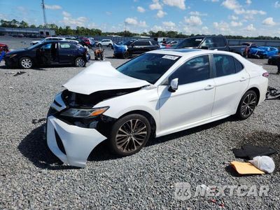 2018 TOYOTA CAMRY SE 4T1B11HK0JU042918 - główne zdjęcie licytacji z USA - miniatura