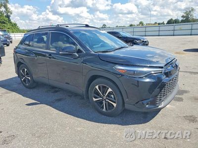 Czwarte zdjęcie samochodu z boku: 2025 TOYOTA COROLLA CROSS HYBRID XSE VIN:7MUFBABG0SV071130 - miniatura
