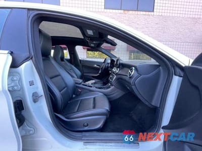 Piąte zdjęcie samochodu w środku: 2018 MERCEDES-BENZ CLA 250 4MATIC VIN:WDDSJ4GB0JN634214 - miniatura