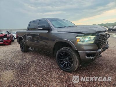 Czwarte zdjęcie samochodu z boku: 2022 RAM 1500 LARAMIE VIN:1C6SRFJT9NN180168 - miniatura