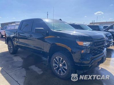 Czwarte zdjęcie samochodu z boku: 2023 CHEVROLET SILVERADO C1500 CUSTOM VIN:3GCPABEK2PG206217 - miniatura