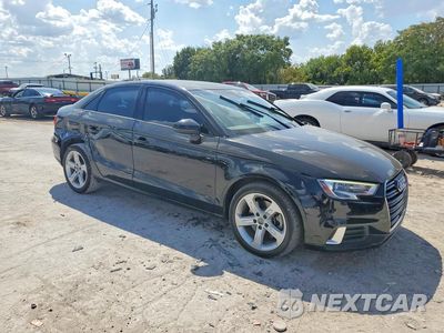 Czwarte zdjęcie samochodu z boku: 2018 AUDI A3 PREMIUM VIN:WAUAUGFF9J1024934 - miniatura