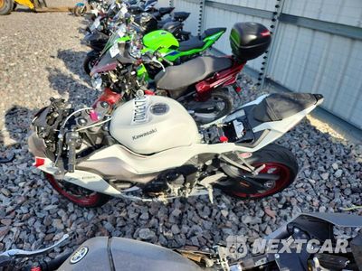 Trzecie zdjęcie samochodu z tyłu: 2025 KAWASAKI ZX636 K VIN:JKBZXJJ19SA022369 - miniatura