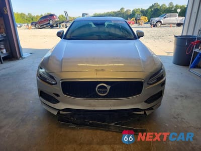 Piąte zdjęcie samochodu w środku: 2018 VOLVO S90 T5 MOMENTUM VIN:LVY982MK2JP022235 - miniatura