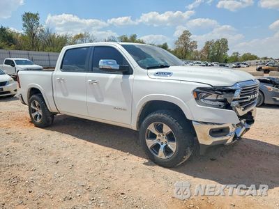 Czwarte zdjęcie samochodu z boku: 2020 RAM 1500 LARAMIE VIN:1C6SRFJT4LN402953 - miniatura