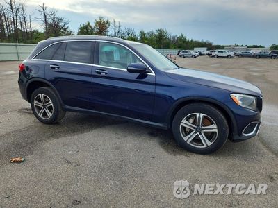 Czwarte zdjęcie samochodu z boku: 2018 MERCEDES-BENZ GLC 300 4MATIC VIN:WDC0G4KB5JV021569 - miniatura