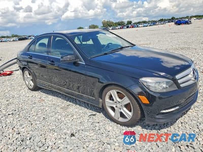 Czwarte zdjęcie samochodu z boku: 2011 MERCEDES-BENZ C 300 4MATIC VIN:WDDGF8BB8BR165227 - miniatura
