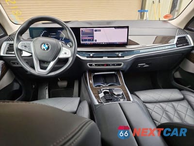 Zdjęcie 8 z 13 samochodu: 2025 BMW X7 XDRIVE40I VIN:5UX23EM08S9X26256 - miniatura
