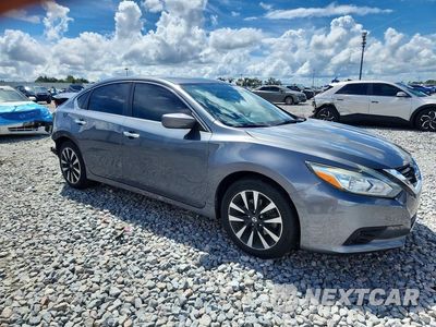 Czwarte zdjęcie samochodu z boku: 2018 NISSAN ALTIMA 2.5 SV VIN:1N4AL3AP3JC126075 - miniatura