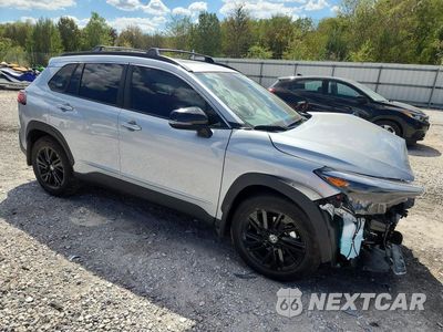Czwarte zdjęcie samochodu z boku: 2026 TOYOTA COROLLA CROSS HYBRID XSE VIN:7MUFBABG9TV109505 - miniatura