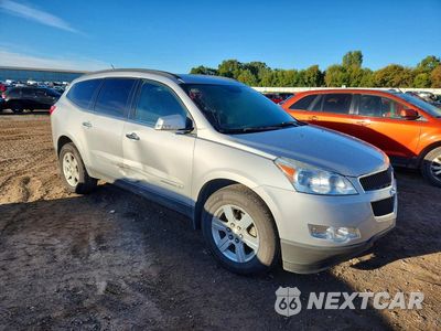 Czwarte zdjęcie samochodu z boku: 2009 CHEVROLET TRAVERSE LT VIN:1GNER23D39S115478 - miniatura