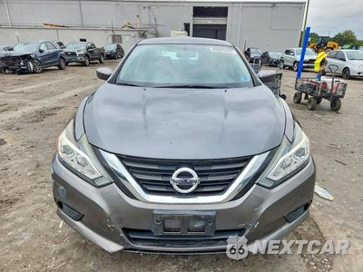 Piąte zdjęcie samochodu w środku: 2017 NISSAN ALTIMA 2.5 S VIN:1N4AL3AP3HC124093 - miniatura