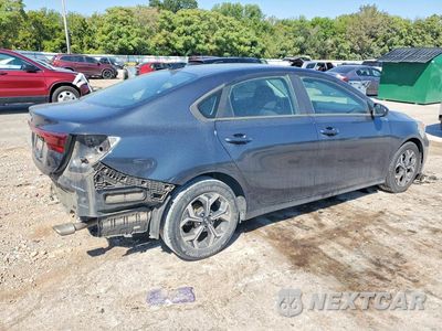 Trzecie zdjęcie samochodu z tyłu: 2019 KIA FORTE LXS VIN:3KPF24AD7KE077651 - miniatura