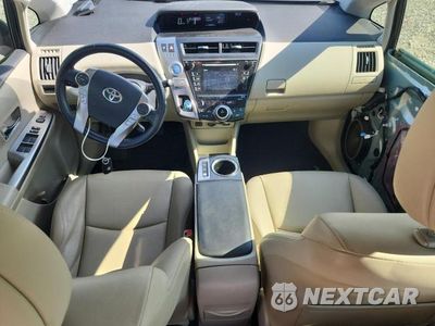 Zdjęcie 8 z 13 samochodu: 2015 TOYOTA PRIUS V FIVE VIN:JTDZN3EU7FJ036650 - miniatura