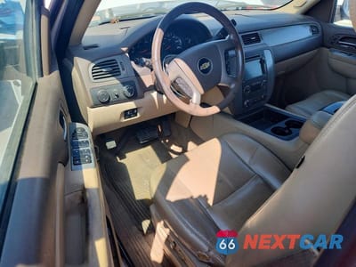 Zdjęcie 8 z 13 samochodu: 2011 CHEVROLET SUBURBAN VIN:1GNSKJE3XBR354190 - miniatura