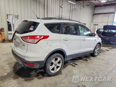 Trzecie zdjęcie samochodu z tyłu: 2016 FORD ESCAPE SE VIN:1FMCU9GX4GUC82375 - miniatura